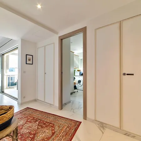 Reina Pointe Croisette Palm *