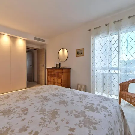 Reina Pointe Croisette Palm